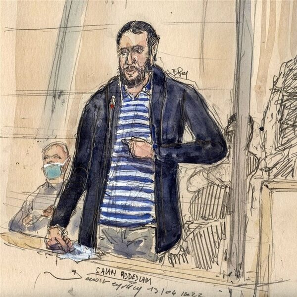 Verdachte aanslagen Parijs: "Ik bedacht me toen ik met bomgordel in café was"