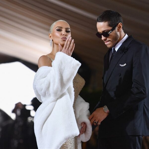 Pete Davidson laat alle tatoeages van Kim Kardashian verwijderen