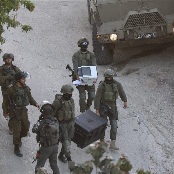 Journaliste van Al Jazeera doodgeschoten tijdens verslag over Israëlische inval