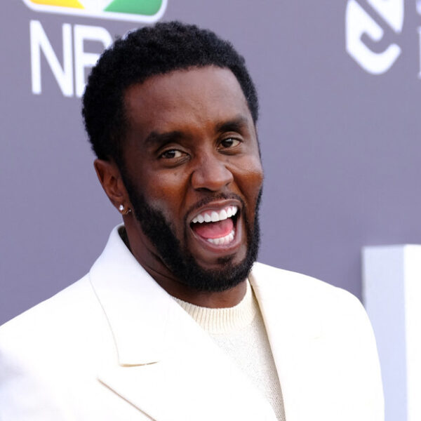 Advocaat Diddy deelt “freak-off”-beelden en sms van Cassie: "Altijd klaar voor freak-off"