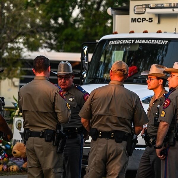 Agenten grepen niet in bij schietpartij op basisschool in Uvalde uit angst om kinderen te verwonden