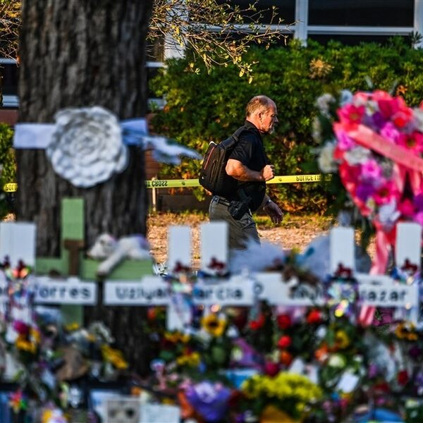 Congreslid Texas geeft rapmuziek en games de schuld van schietpartij op basisschool