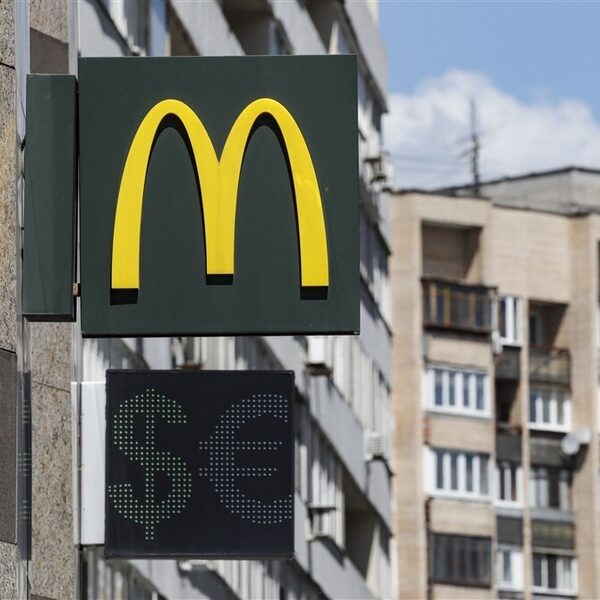 Russen openen 'eigen McDonald's' in gesloten filialen