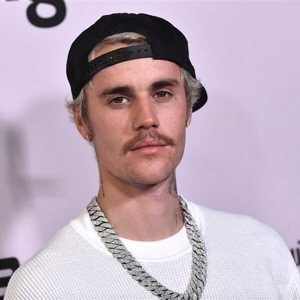 Gezicht van Justin Bieber gedeeltelijk verlamd: "Het is best ernstig"