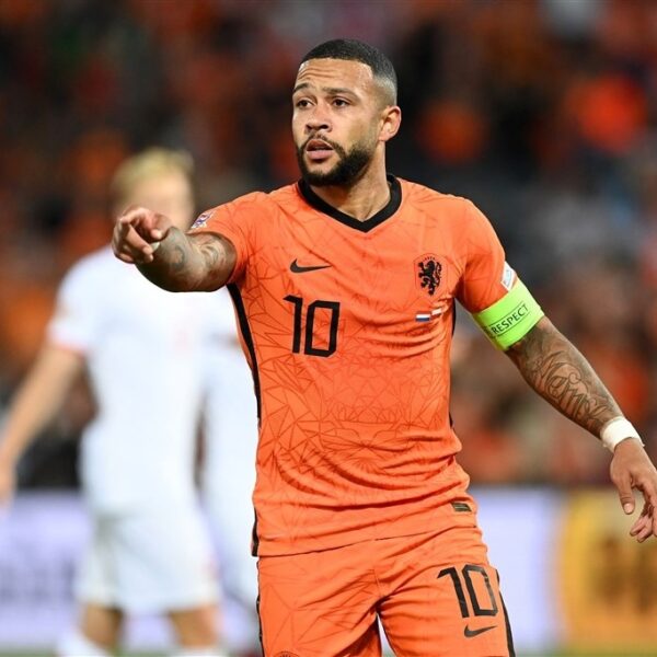 Memphis Depay ontkracht transfergeruchten en blijft bij FC Barcelona