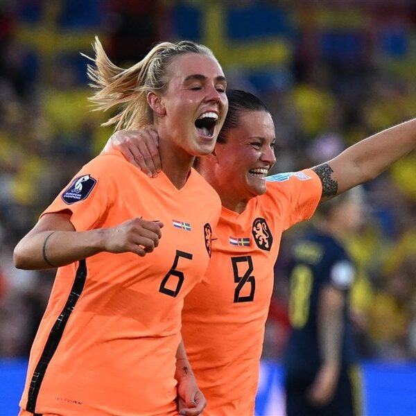 Oranje Leeuwinnen beginnen EK met gelijkspel tegen Zweden