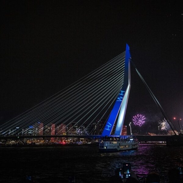 White Lives Matter-extremisten claimen racistische projecties op Erasmusbrug