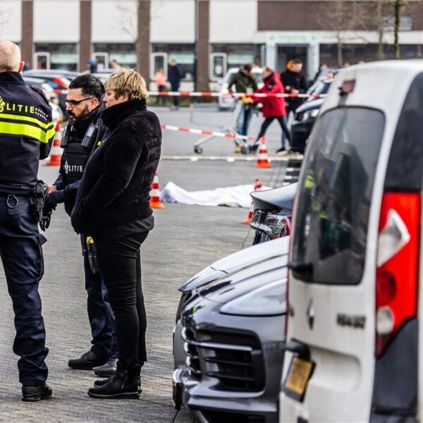 Politie deelt foto en naam van verdachte dodelijke schietpartij Zwijndrecht