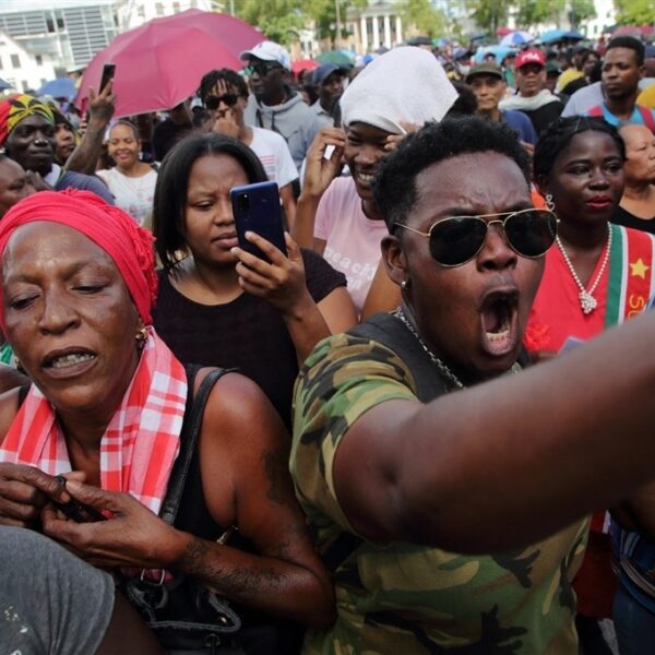 Sephia en Kevin over de situatie in Suriname: "Het is hier heel erg moeilijk"