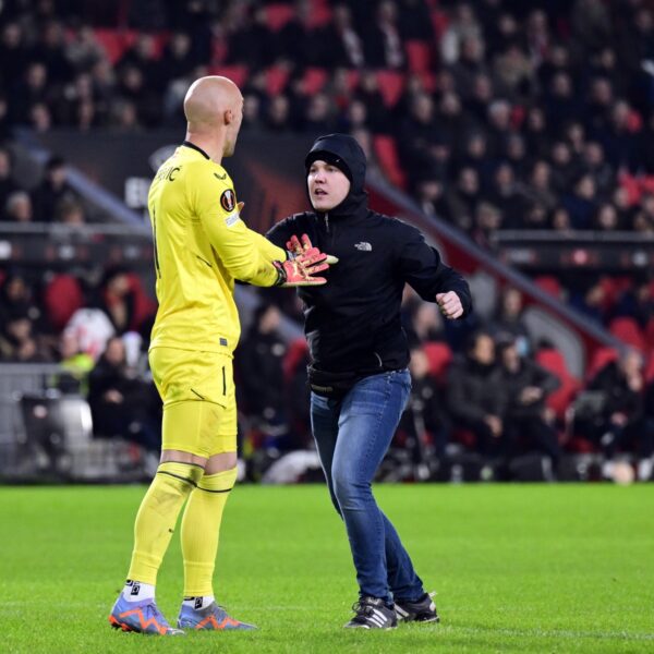 PSV-fan die Sevilla-keeper aanviel moet twee maanden de cel in