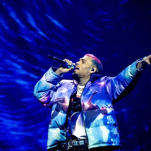 'Chris Brown wordt beschuldigd van mishandelen moeder van zijn kind'