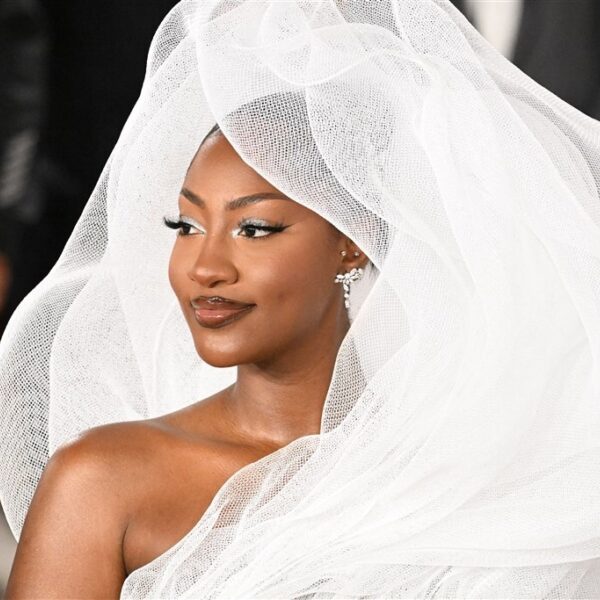 Eindelijk: Tems kondigt na jarenlang teasen releasedatum aan van debuutalbum