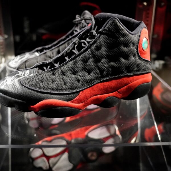 Sneakers die Michael Jordan droeg tijdens NBA Finals geveild voor 2 miljoen euro