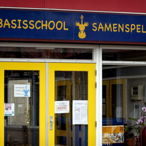 Bedreigde Amsterdamse basisschool gaat morgen weer open