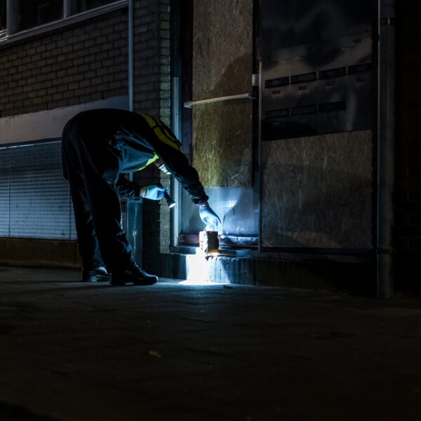 Twee mannen aangehouden vanwege plaatsen van brandbom in Rotterdam-West