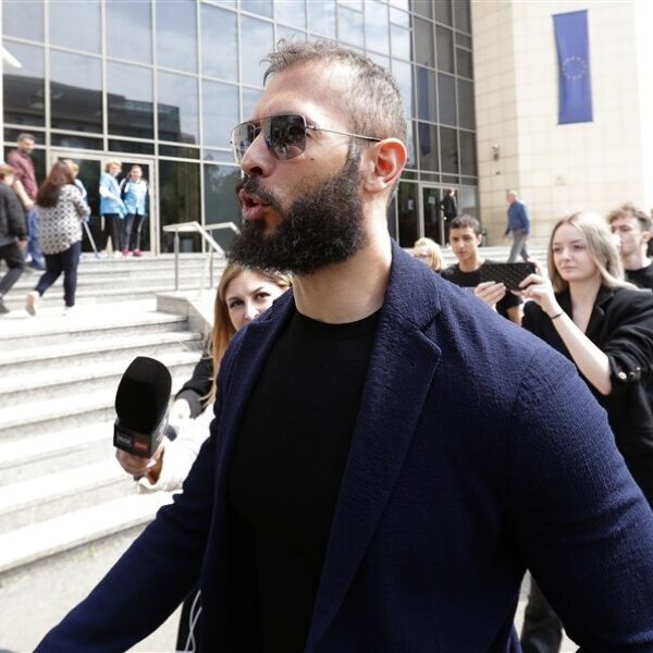 Andrew Tate in Roemenië aangeklaagd voor verkrachting en mensenhandel