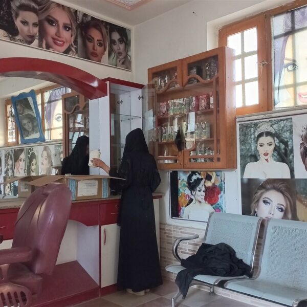 Rechten vrouwen in Afghanistan nog verder ingeperkt: schoonheidssalons nu ook verboden
