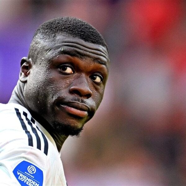 Ajax doet aangifte tegen Twente-fan na racisme-incident rond Brian Brobbey