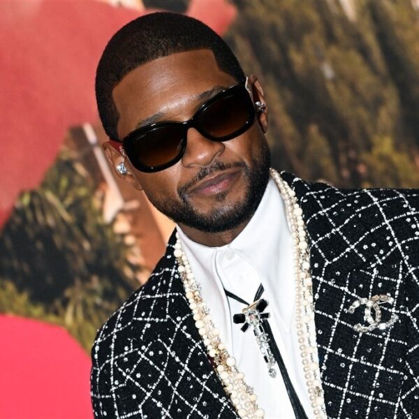 Usher brengt vlak voor Super Bowl-optreden nieuw album uit