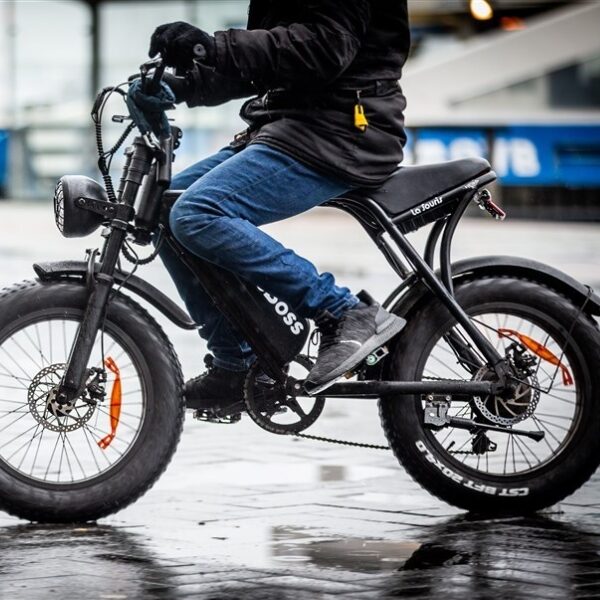 Meerderheid Tweede Kamer besluit over fatbikes: “Helmplicht en minimumleeftijd van 14”