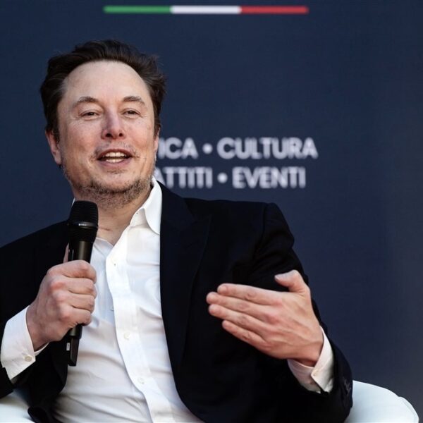 Bedrijf Elon Musk plaatst chip in iemands hoofd: "Veelbelovende resultaten"
