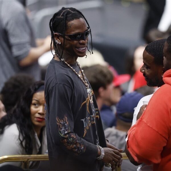 Travis Scott gearresteerd voor dronkenschap: "Was woedend en probeerde boot op te komen"