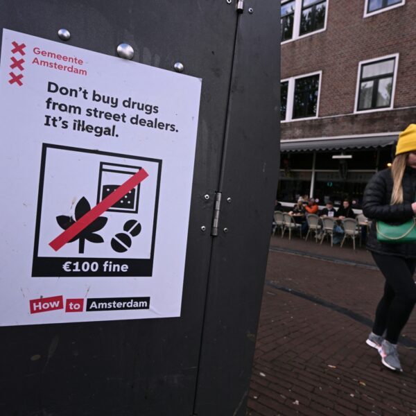 Amsterdam onderzoekt plan om legaal crack uit te delen aan verslaafden