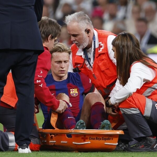 Frenkie de Jong raakt net voor het EK geblesseerd