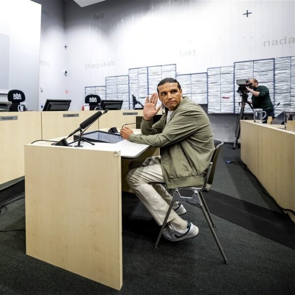 Ali B voert huilend pleidooi in zijn rechtszaak: "Ik heb nooit een vrouw verkracht"