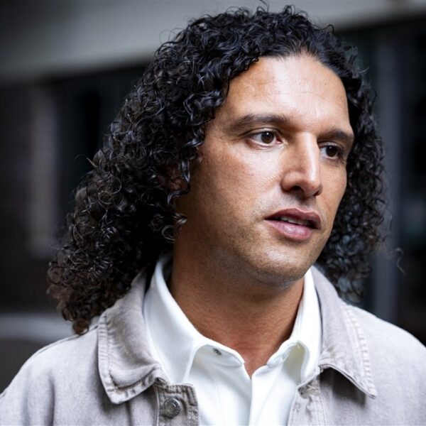 Zanger onthult nare ervaringen met Ali B tijdens 'Ali B op Volle Toeren': "Niemand die er iets van zei"