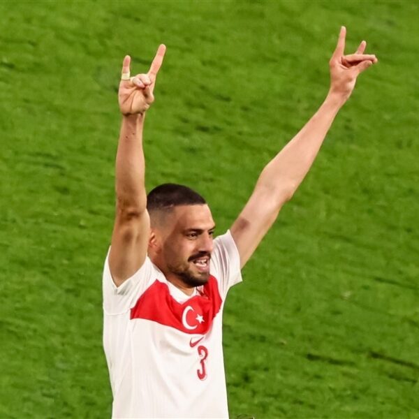 UEFA onderzoekt “ongepaste doelpuntviering” van Turkse voetballer Merih Demiral