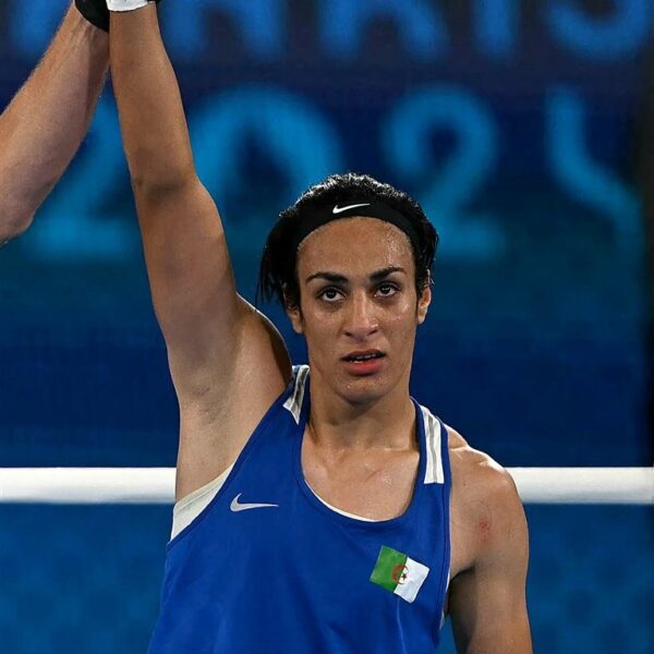 Algerijns boksster Imane Khelif haalt ondanks online pesterijen finale Olympische Spelen