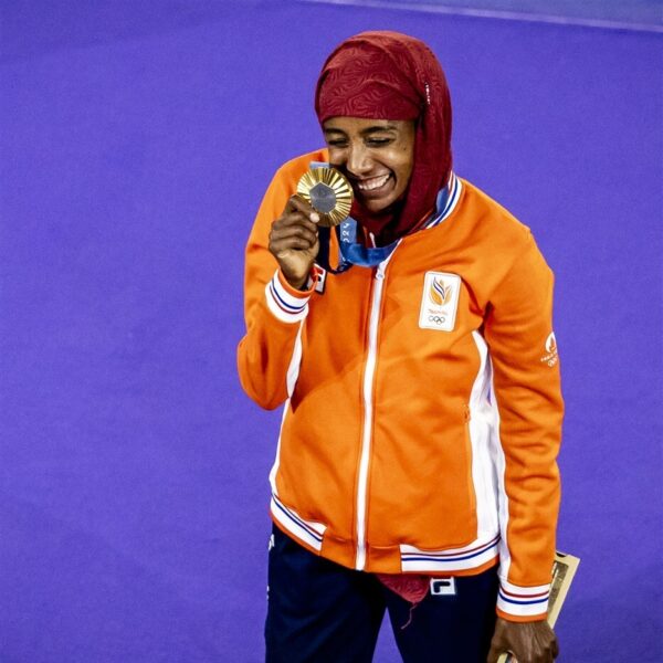 Sifan Hassan krijgt vreemde reacties na het dragen van hoofddoek tijdens huldiging