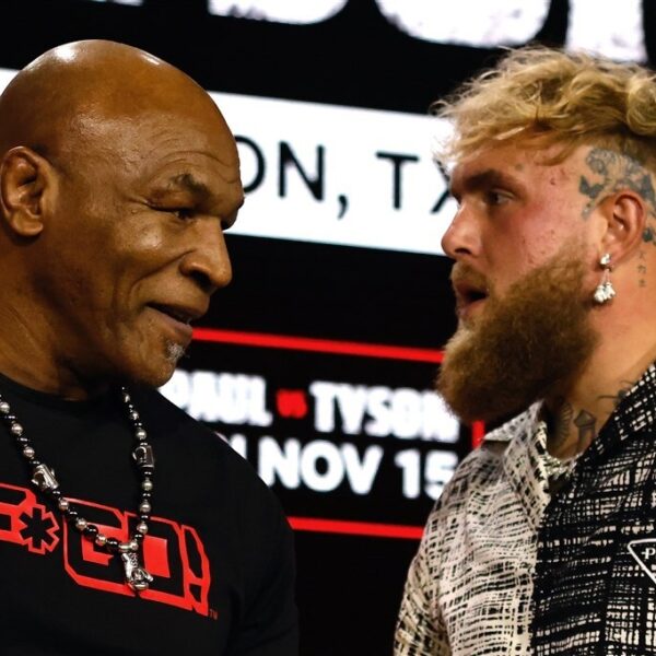 Mike Tyson zet beschamende tatoeage als hij verliest van Jake Paul
