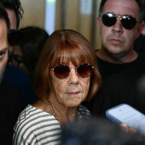 Dominique Pelicot, die vrouw door tientallen mannen liet verkrachten, naar ziekenhuis