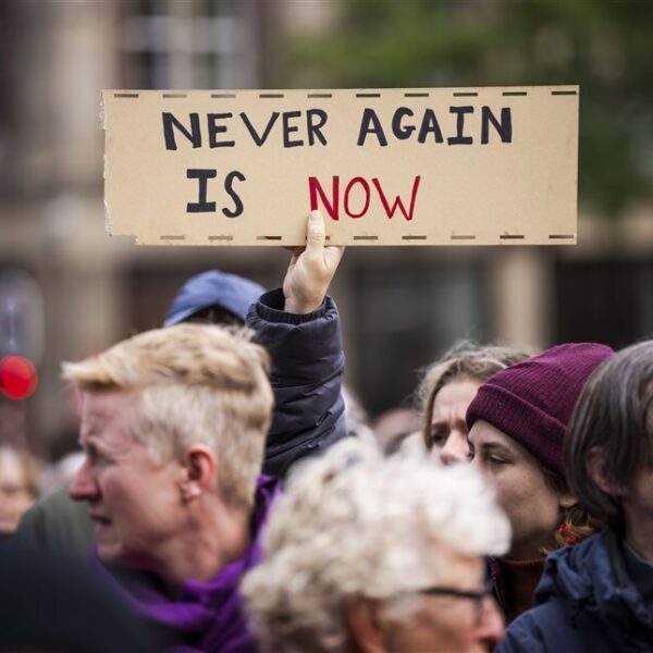 Niet in mijn naam, maar wél in die van onze regering