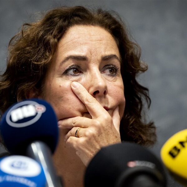 Halsema woedend vanwege rellen na Europa League-wedstrijd: "We gaan achter deze relschoppers aan"