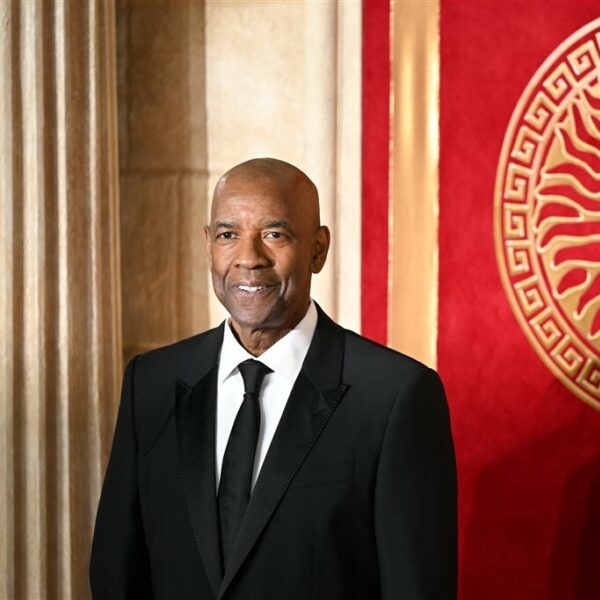 De kus van Denzel Washington met andere man in 'Gladiator 2' is nooit gebeurd