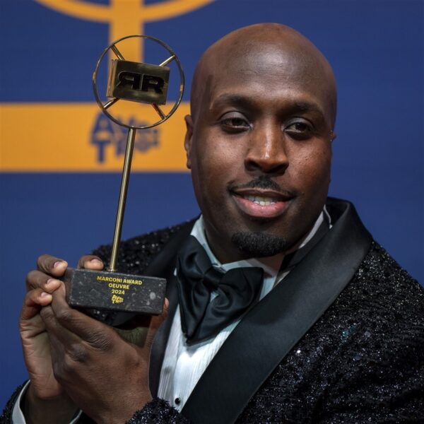 Fernando eert overleden collega Gerwin Visser in emotionele speech: "I love you"