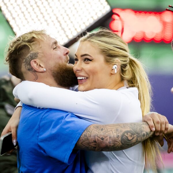 Jutta Leerdam draagt peperdure verlovingsring van Jake Paul zelden: “Geen tijd voor diamant”