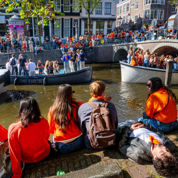 Politie onderzoekt virale seksvideo Koningsdag Amsterdam: 'Mogelijke verkrachting'