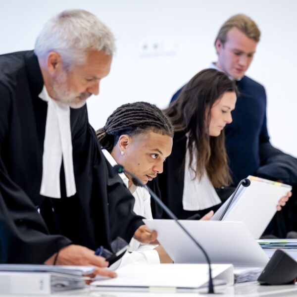 Dit is waarom Top Notch gelijk heeft gekregen in rechtszaak tegen Ronnie Flex