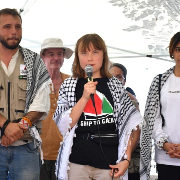 Wereldberoemde activiste Greta Thunberg met boot onderweg naar Gaza