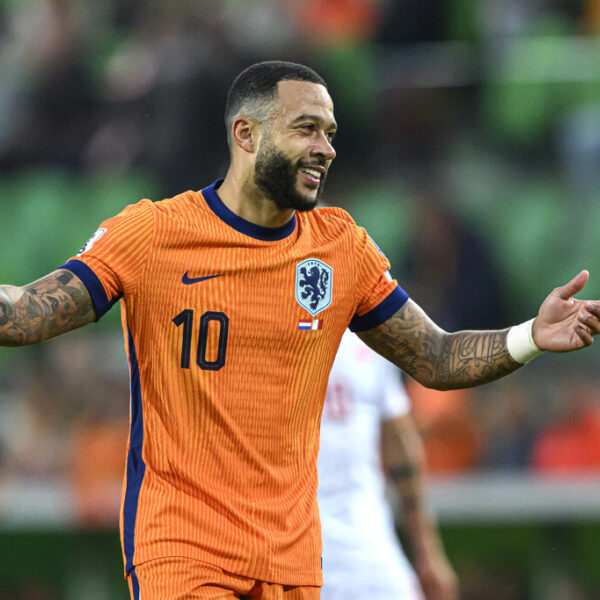 Memphis Depay na doelpunten-record in Oranje: "Feliciteer me als ik eroverheen ben"