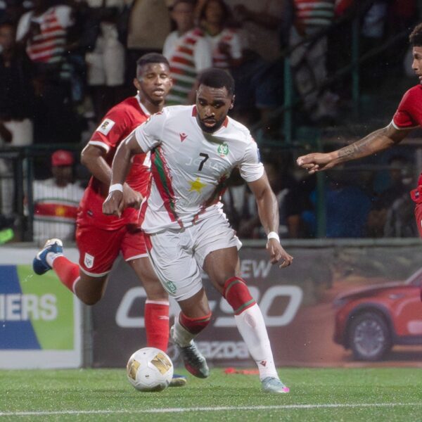 Suriname speelt gelijk tegen Panama in spannende wedstrijd om WK-ticket