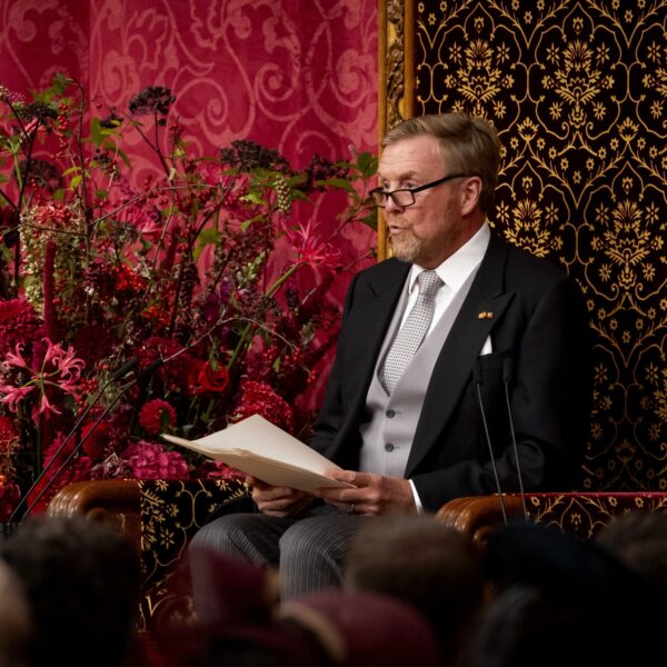 Koning Willem-Alexander waarschuwt tijdens troonrede voor verdeeld Nederland