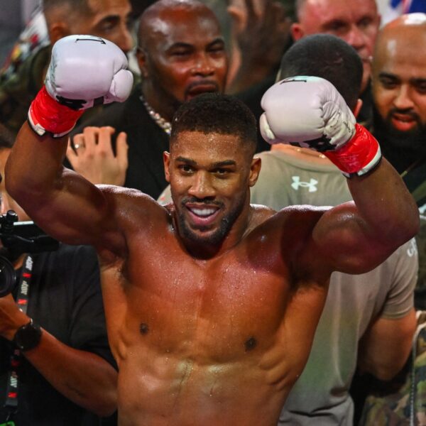 Bokser Anthony Joshua betrokken bij dodelijk verkeersongeluk: "Twee mensen overleden"