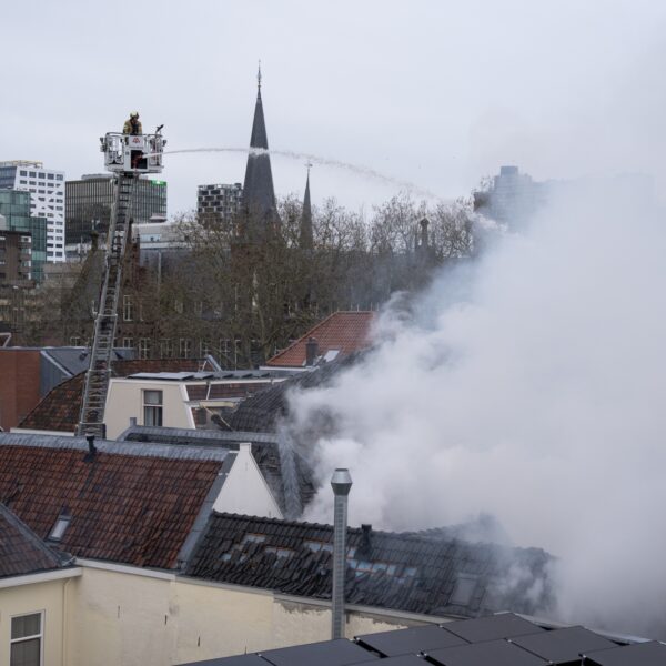 Grote brand en explosie in stad van Utrecht: "Niet richting gebied komen"