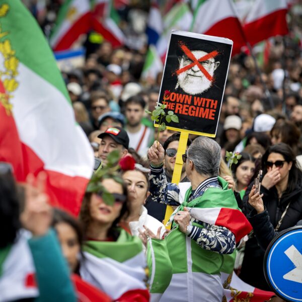 Tannaz en Mahi over Iran na de dood Khamenei: "Het regime heeft in Nederland spionnen"