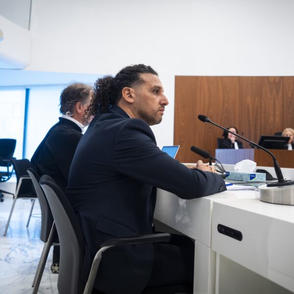 Dag twee hoger beroep Ali B: OM eist 2,5 jaar cel, advocaten gaan voor vrijspraak in alle zaken